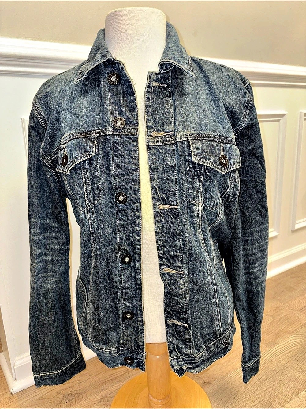 GUESS Denim Jean Jacket 100% Cotton Size Medium